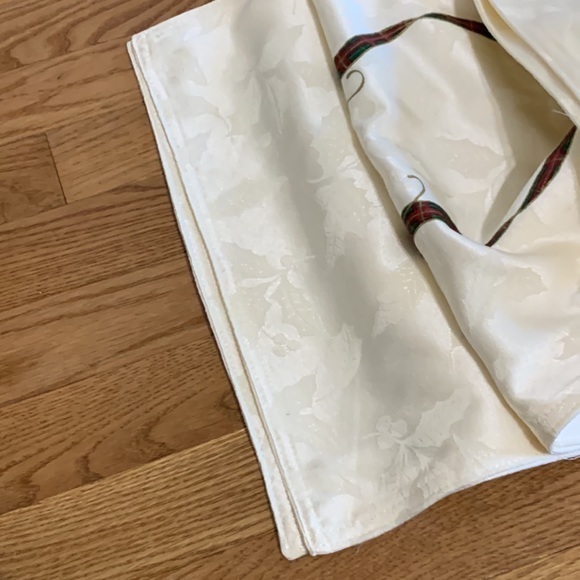 Lenox holiday table runner 108” - Picture 6 of 6
